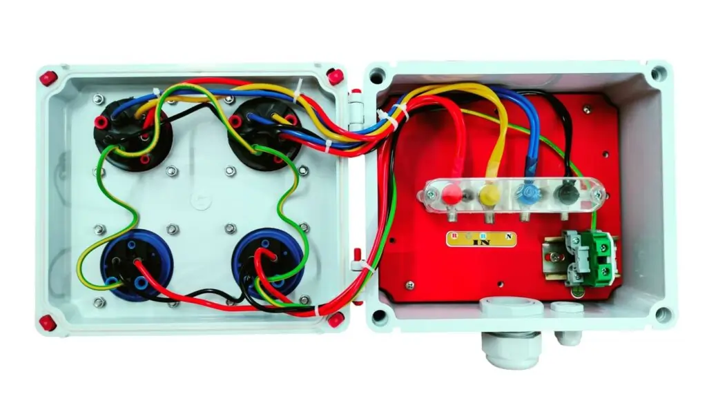 Industrial-Distribution-Box-Single-Phase-32A-2way-Three-Phase-32A-2way-INSIDE-1024x600