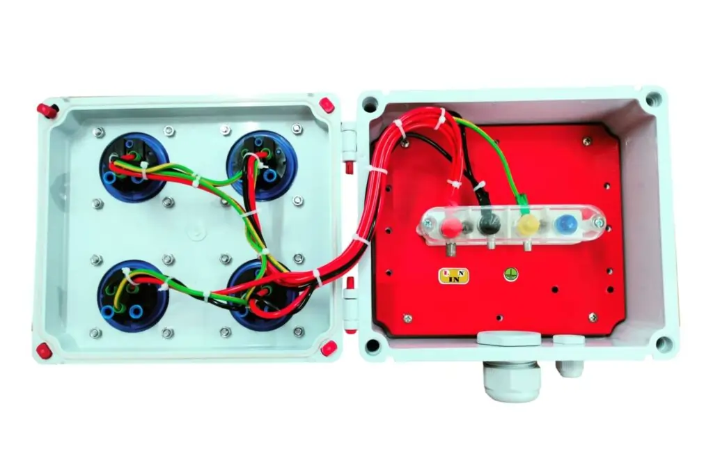 Industrial-Distribution-Box-Single-Phase-32A-4-way-INSIDE-1024x649