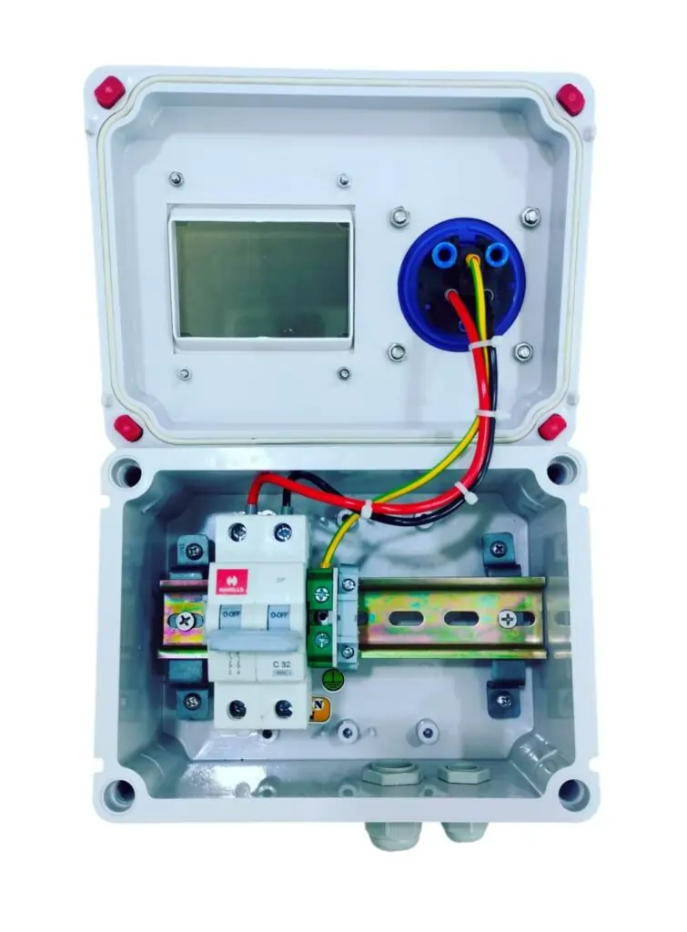 Industrial-plug-and-socket-Enclosure-Single-Phase-32A-with-MCB-INSIDE-755x1024