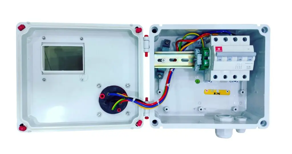 Industrial-plug-and-socket-Enclosure-Three-Phase-32A-with-MCB-INSIDE-1024x541